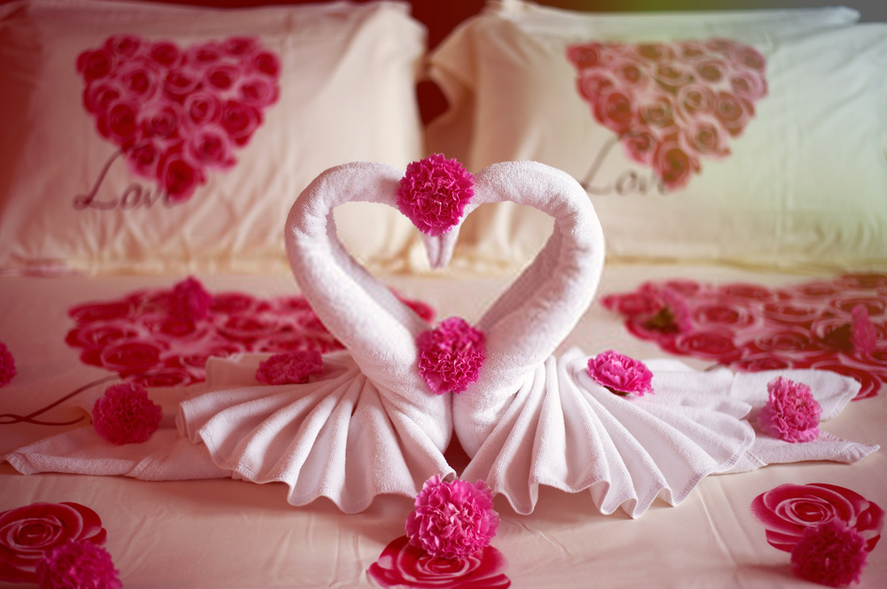 How to Decorate Bedroom for Newly Married Couple